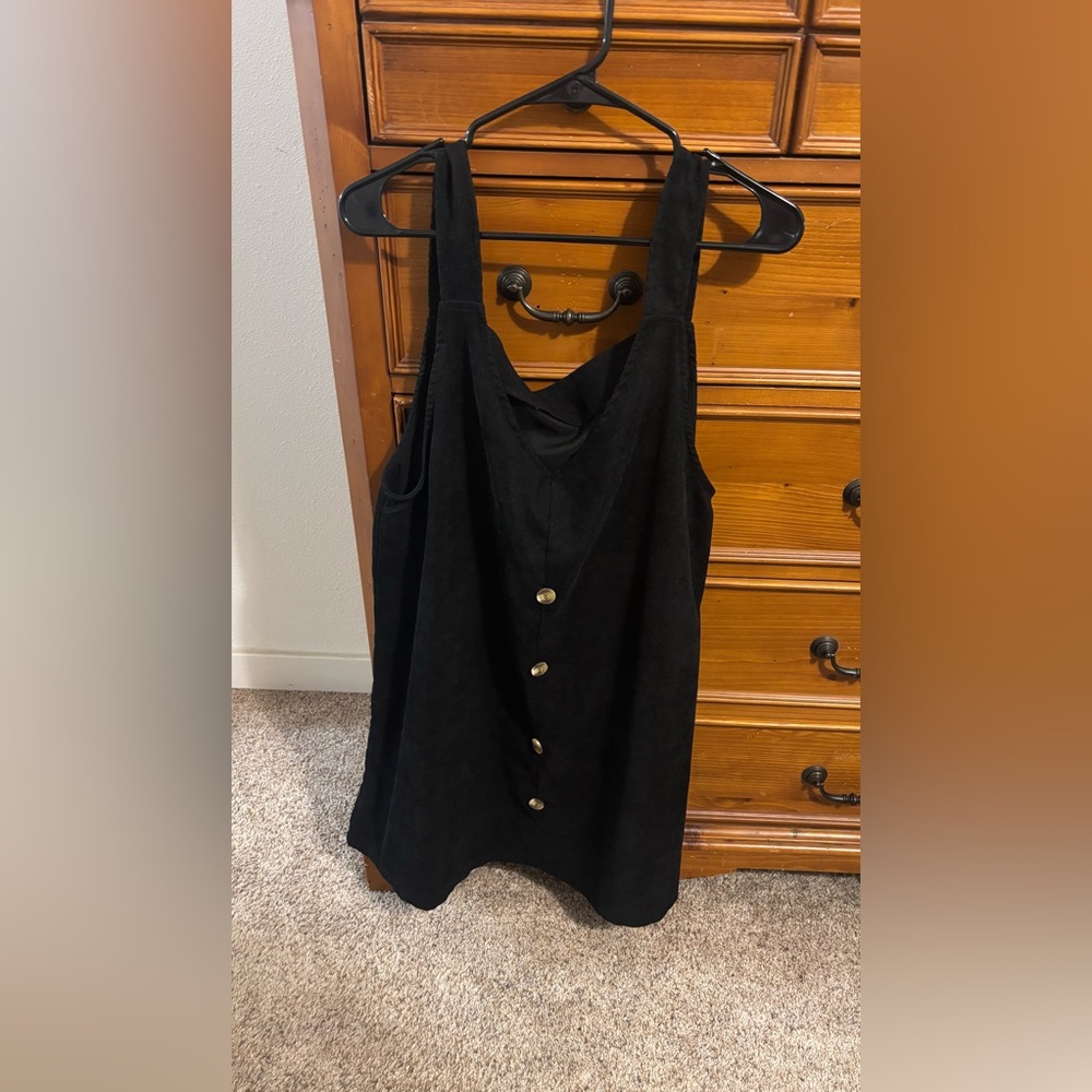 SHEIN Black Buttoned Tank Top